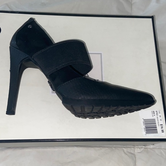 Dana Buchman black heel - Picture 2 of 4